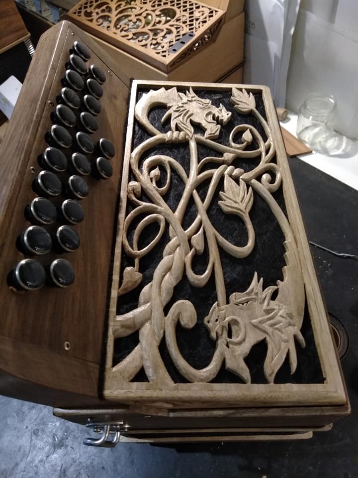 Grille en relief: Dragon Grille d'accordéon diatonique: dragon